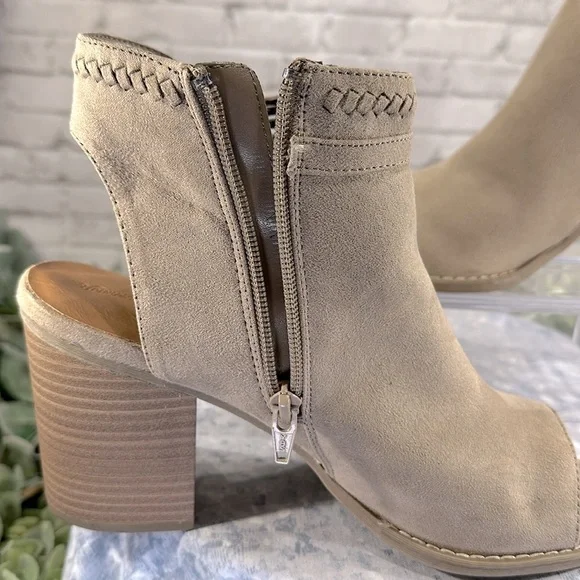 Universal Thread “Jazlyn” Whipstitch Open-Toe Faux Suede Zip Heels WMS 9M✨NWOT - Picture 5 of 10